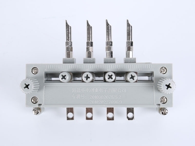 HH101B單相PC下出線(xiàn)表座（4滑塊-105、125MM-孔距，-M8-螺桿）