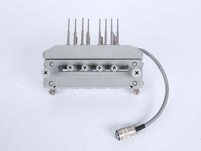 HH102A單相PC國網(wǎng)、南網(wǎng)背出線(xiàn)表座帶輔助端子（105、125MM-孔距，M8-螺桿）