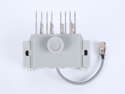 HH103單相國網(wǎng)、南網(wǎng)背出線(xiàn)表座（105、125MM-孔距，M8-螺桿）