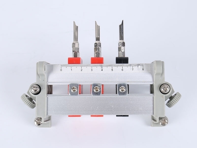 HH2017A單相鋁合金背出線(xiàn)表座（3滑塊-105、125MM-孔距，M8-螺桿）