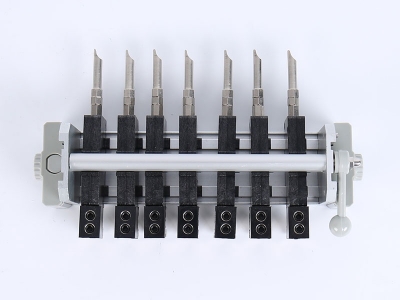 HH2020B三相偏心輪下出線(xiàn)表座 （7滑塊 150、155、165、180、 200x40MM 孔距,M6 螺桿）